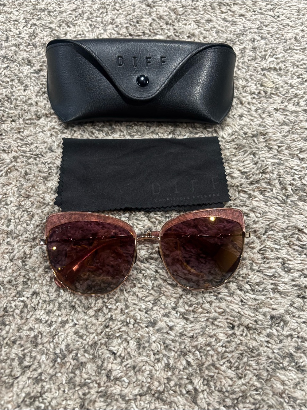 Diff Eyewear “Izzy” Women's Rosegold Gradient Lens Sunglasses